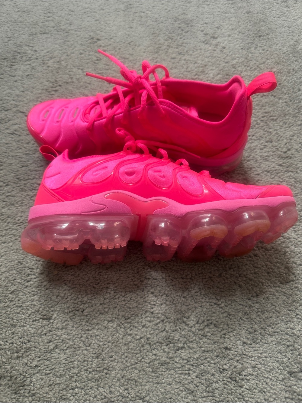 Nike Women's Vapormax Plus Hyperpink Neon Pink Sneakers - Vibrant Hot Pink - Picture 6 of 10